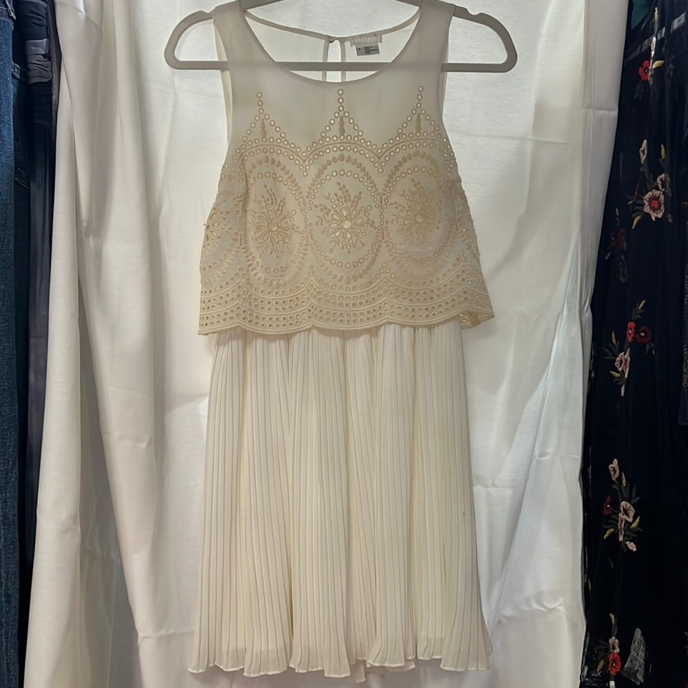 White boho chic dress